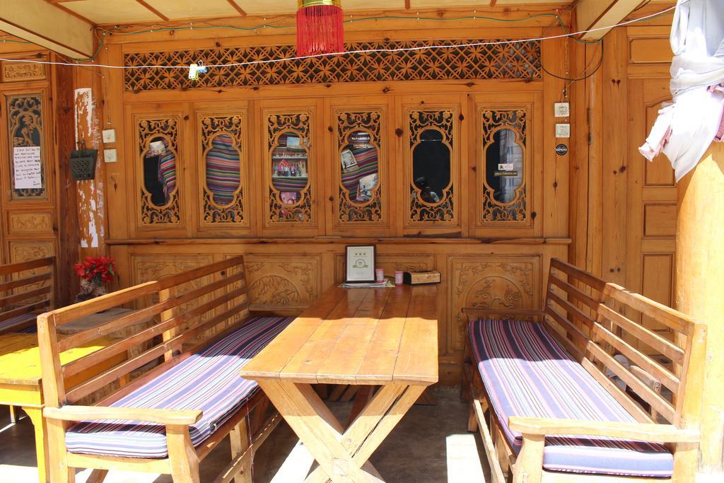 Tibet Guesthouse 虎跳峡卓玛客栈 Shangri-La Exterior foto